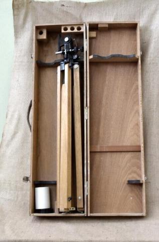 Τρίποδο τηλεσκοπίου σε ξύλινο κουτί – Telescope’s pivot in a wooden case